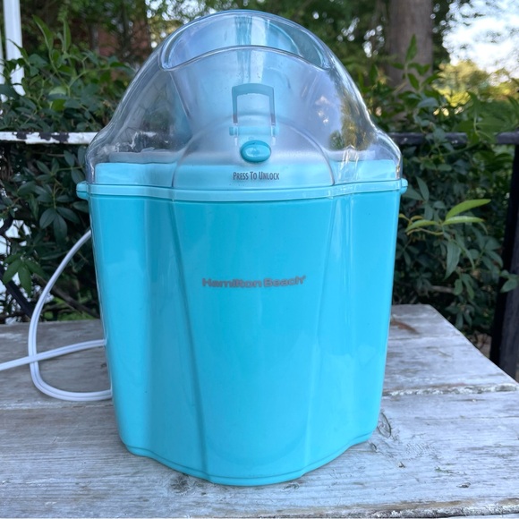 Hamilton Beach Blue 1.5-Quart Ice Cream Maker Model #68322 - Picture 1 of 10